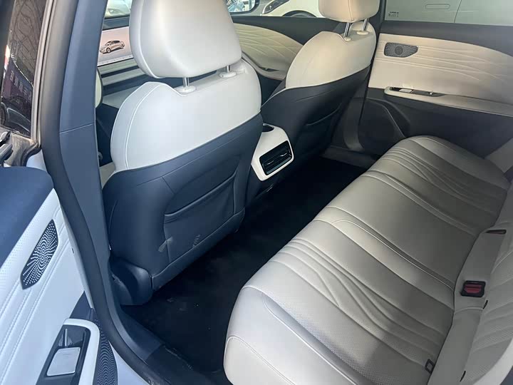 Фото 5 - Geely Galaxy E8