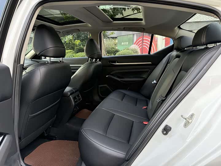 Фото 10 - Nissan Teana