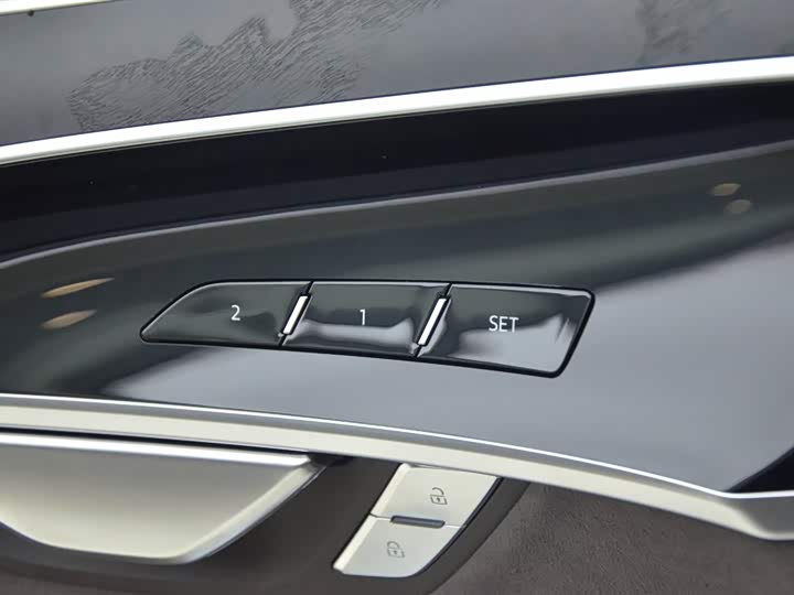 Фото 13 - Audi A8