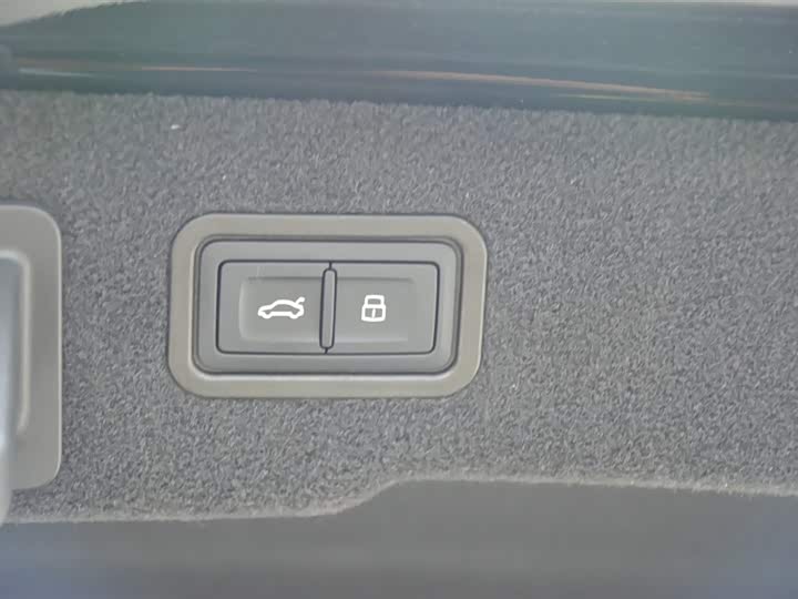 Фото 16 - Audi A8