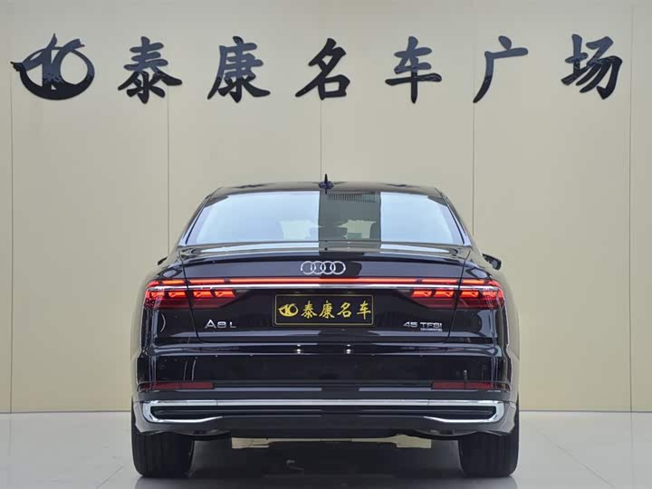 Фото 3 - Audi A8