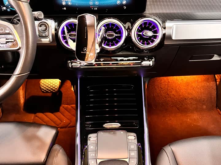 Фото 18 - Mercedes-Benz GLB-Class