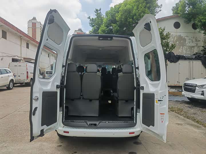 Фото 13 - Ford Transit