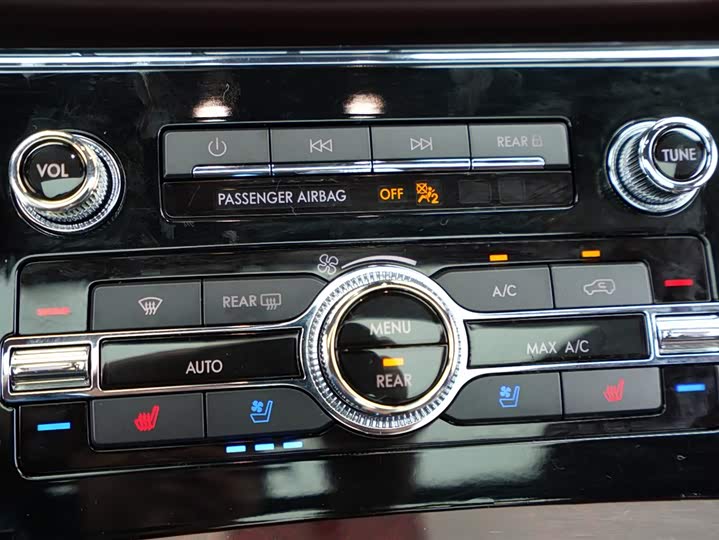 Фото 10 - Lincoln Navigator