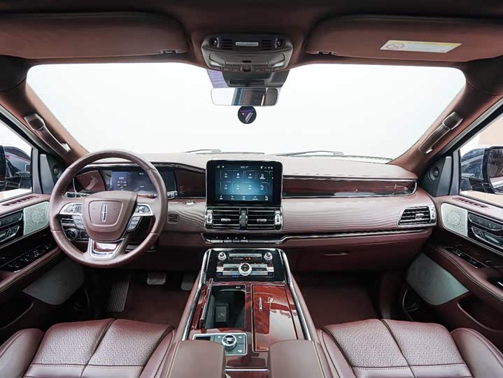 Фото 14 - Lincoln Navigator