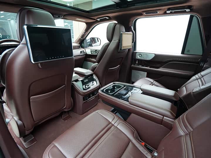 Фото 15 - Lincoln Navigator