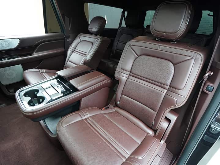 Фото 16 - Lincoln Navigator