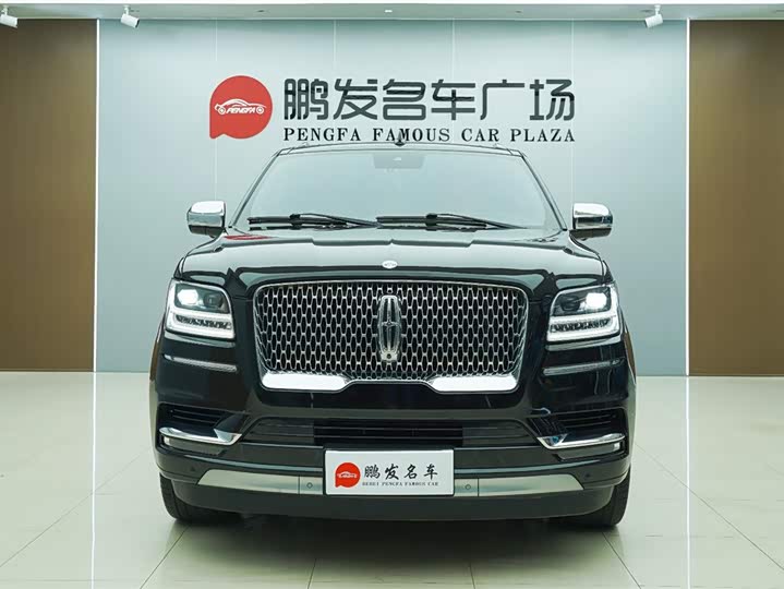Фото 2 - Lincoln Navigator