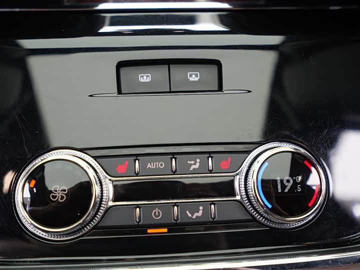 Фото 20 - Lincoln Navigator