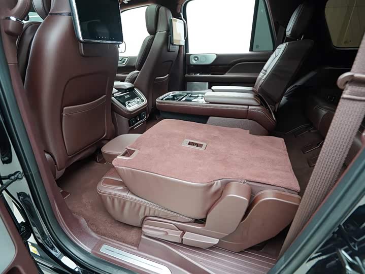 Фото 22 - Lincoln Navigator