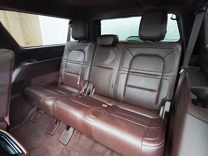 Фото 23 - Lincoln Navigator