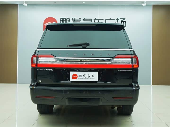 Фото 24 - Lincoln Navigator