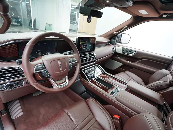 Фото 3 - Lincoln Navigator