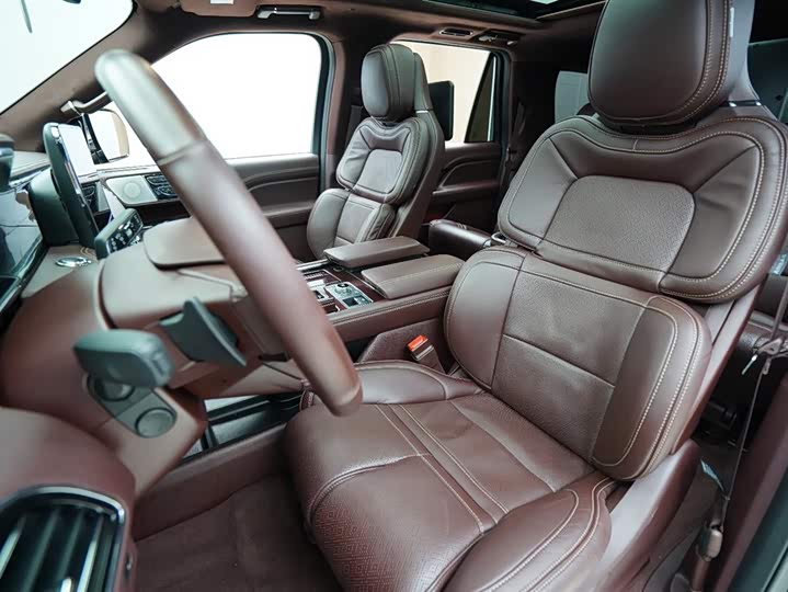 Фото 4 - Lincoln Navigator