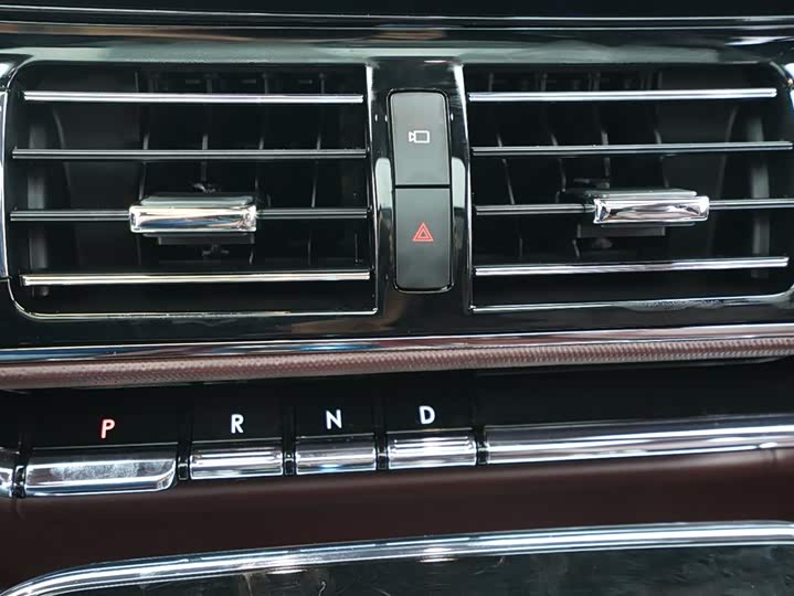 Фото 9 - Lincoln Navigator