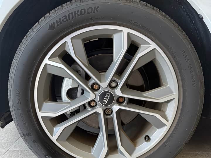 Фото 14 - Audi Q3