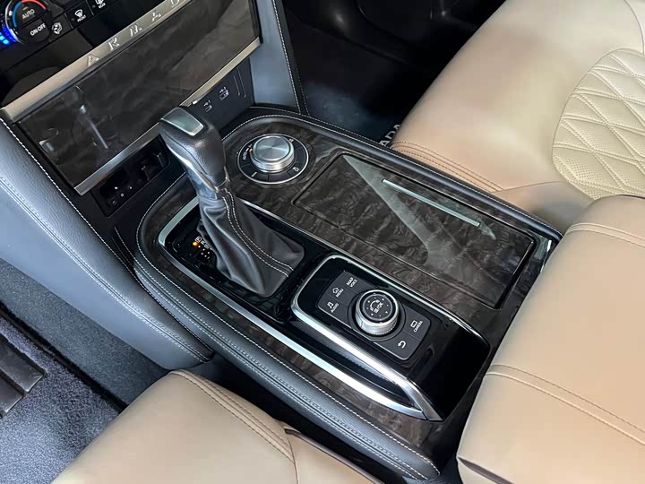 Фото 15 - Nissan Armada