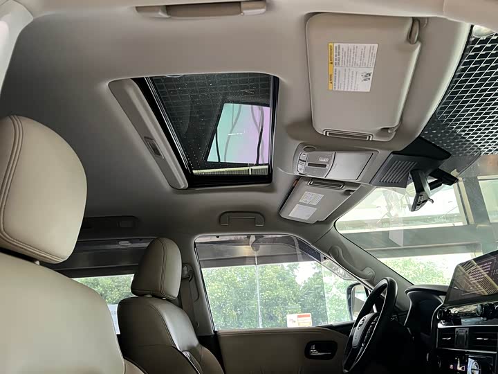 Фото 25 - Nissan Armada