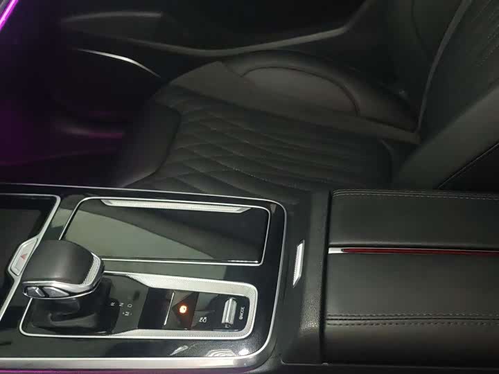 Фото 7 - Hongqi HS5