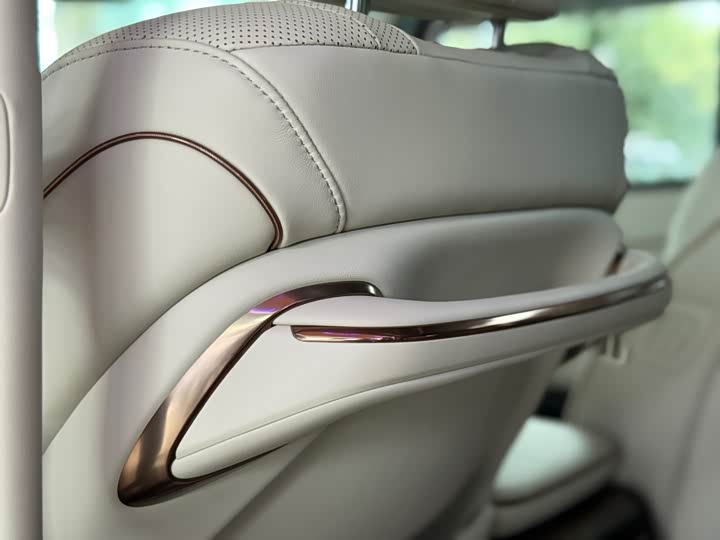 Фото 19 - Lexus LM