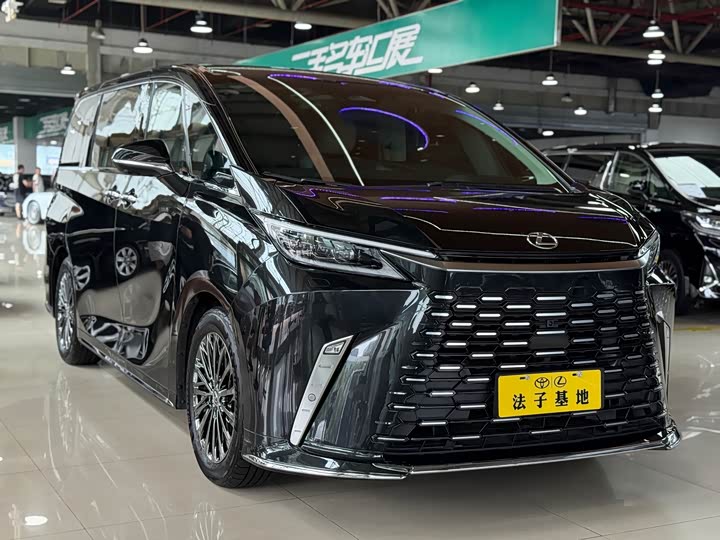 Фото 3 - Lexus LM