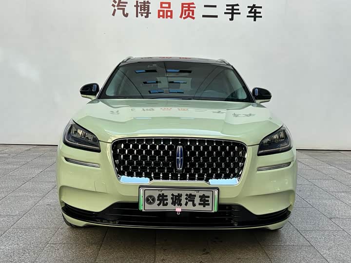 Фото 2 - Lincoln Corsair Hybrid