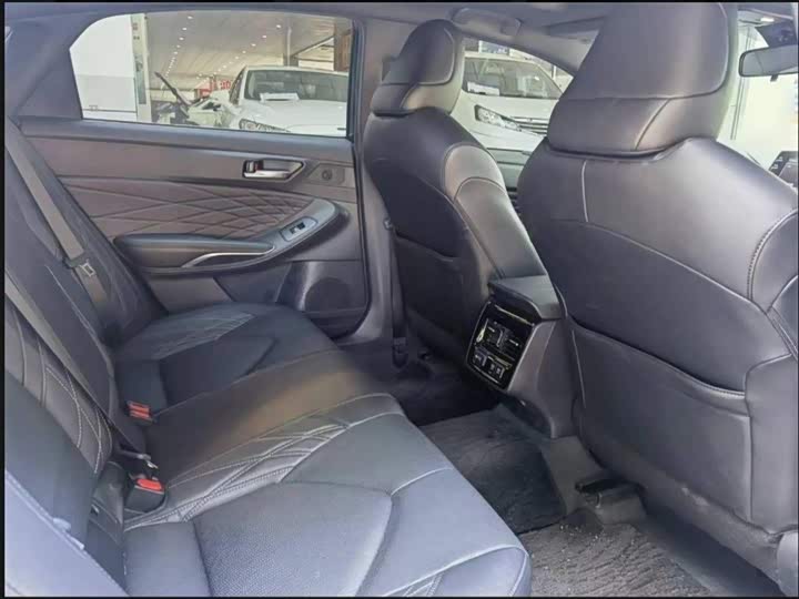 Фото 10 - Toyota Avalon