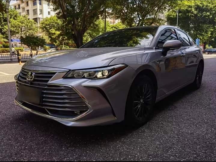 Фото 2 - Toyota Avalon