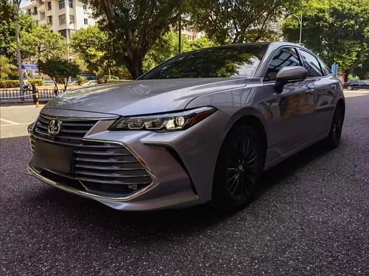 Фото 3 - Toyota Avalon