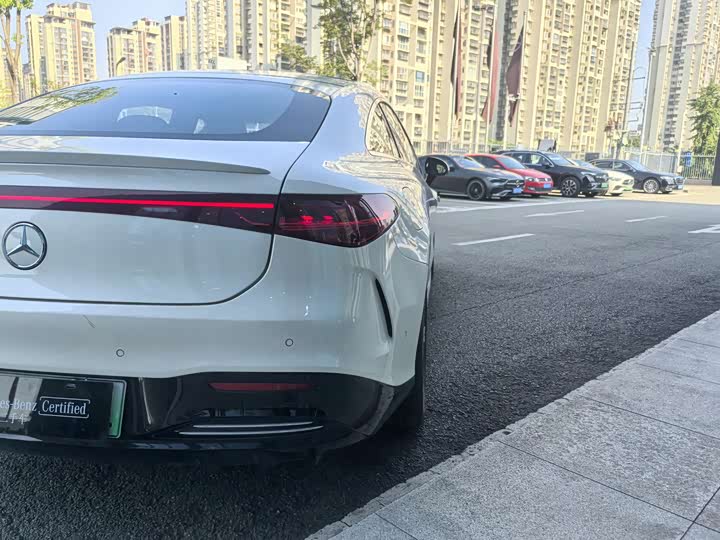 Фото 10 - Mercedes-Benz EQS