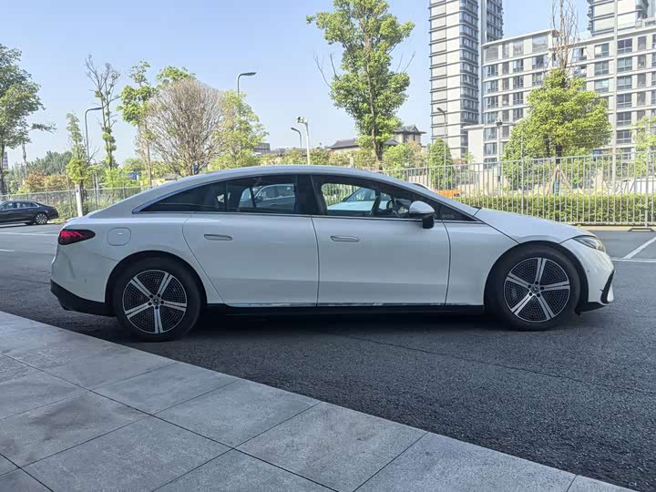 Фото 13 - Mercedes-Benz EQS