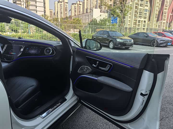 Фото 15 - Mercedes-Benz EQS