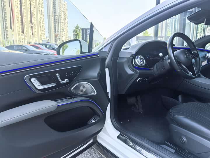 Фото 16 - Mercedes-Benz EQS