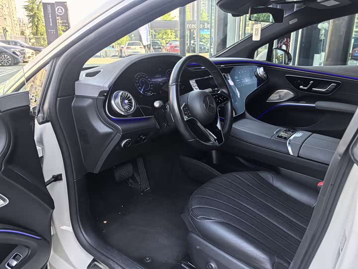 Фото 17 - Mercedes-Benz EQS