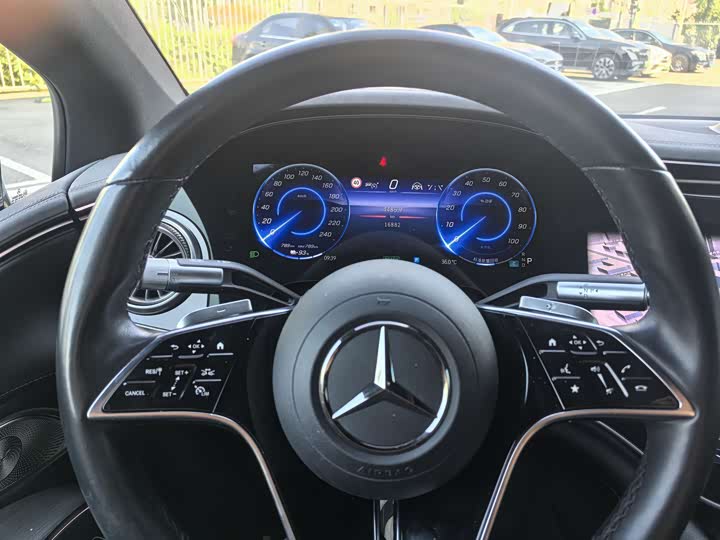Фото 24 - Mercedes-Benz EQS