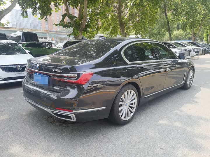 Фото 10 - BMW 7 Series