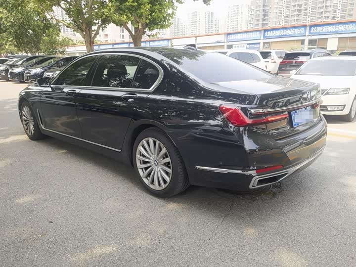 Фото 11 - BMW 7 Series