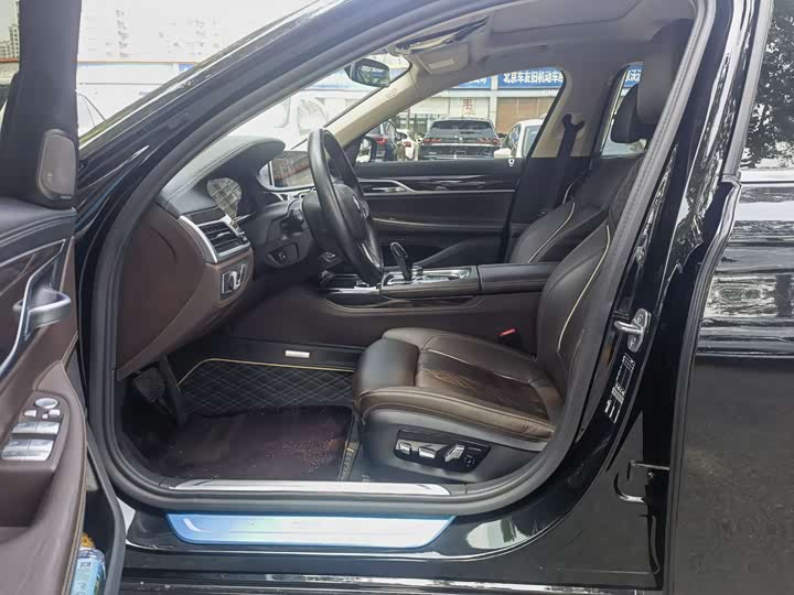 Фото 4 - BMW 7 Series