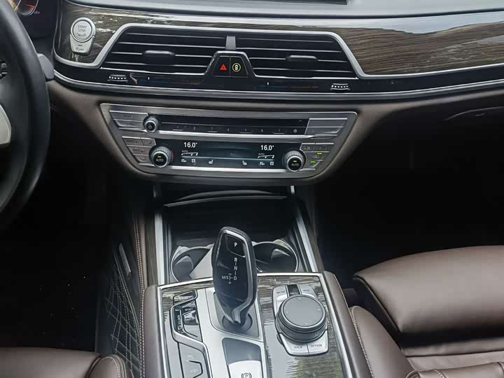 Фото 7 - BMW 7 Series