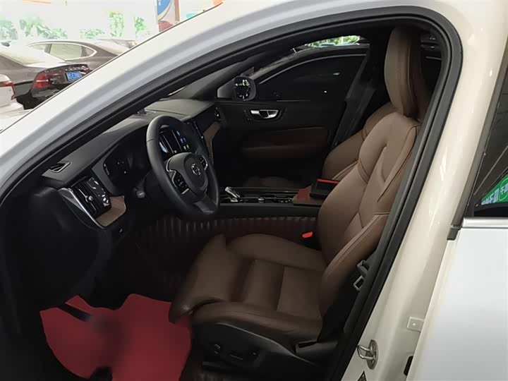 Фото 11 - Volvo XC60