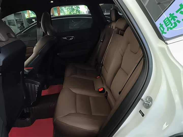 Фото 9 - Volvo XC60