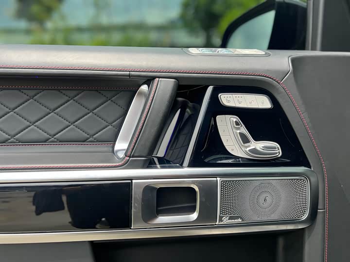 Фото 9 - Mercedes-Benz G-Class