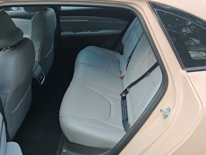 Фото 7 - XPeng Mona M03