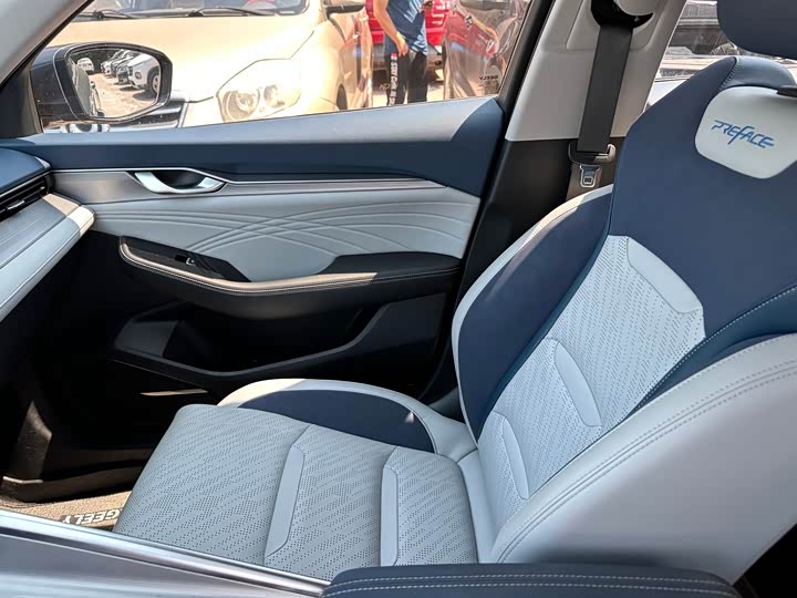 Фото 10 - Geely Preface