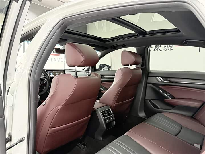 Фото 10 - Honda Inspire