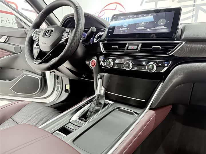 Фото 17 - Honda Inspire