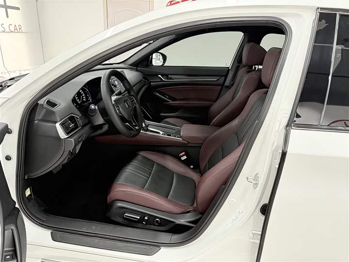 Фото 7 - Honda Inspire