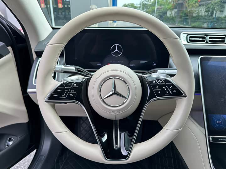 Фото 15 - Mercedes-Benz S-Class