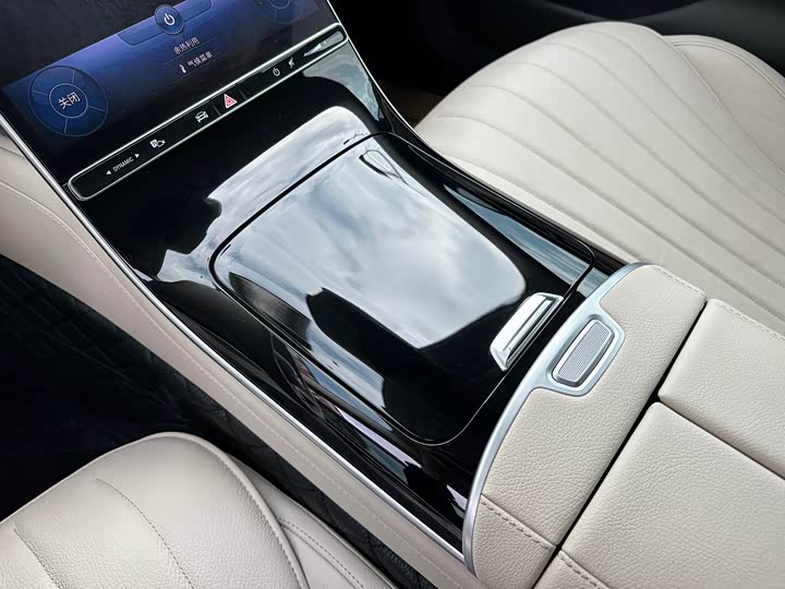 Фото 19 - Mercedes-Benz S-Class