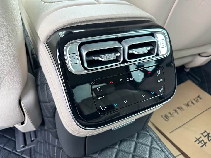 Фото 20 - Mercedes-Benz S-Class